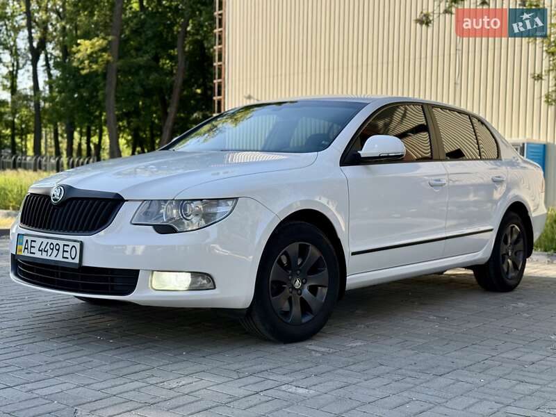 Лифтбек Skoda Superb 2013 в 
