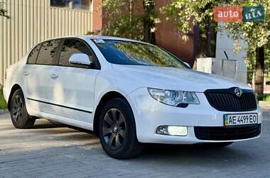 Лифтбек Skoda Superb 2013 в 