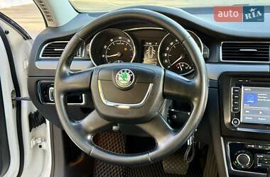 Лифтбек Skoda Superb 2013 в 