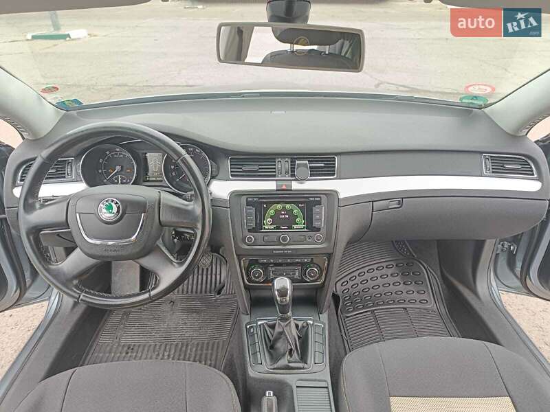 Универсал Skoda Superb 2011 в Николаеве