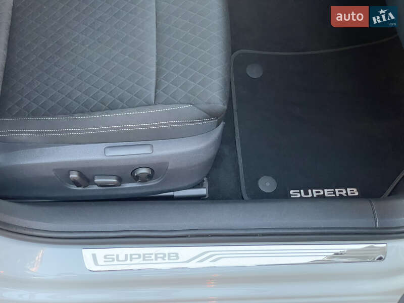 Універсал Skoda Superb 2019 в Тернополі