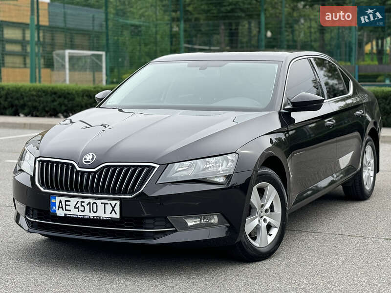 Ліфтбек Skoda Superb 2016 в 