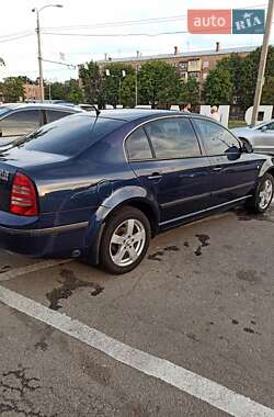 Лифтбек Skoda Superb 2002 в 