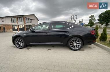 Лифтбек Skoda Superb 2016 в 