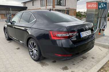 Лифтбек Skoda Superb 2016 в 