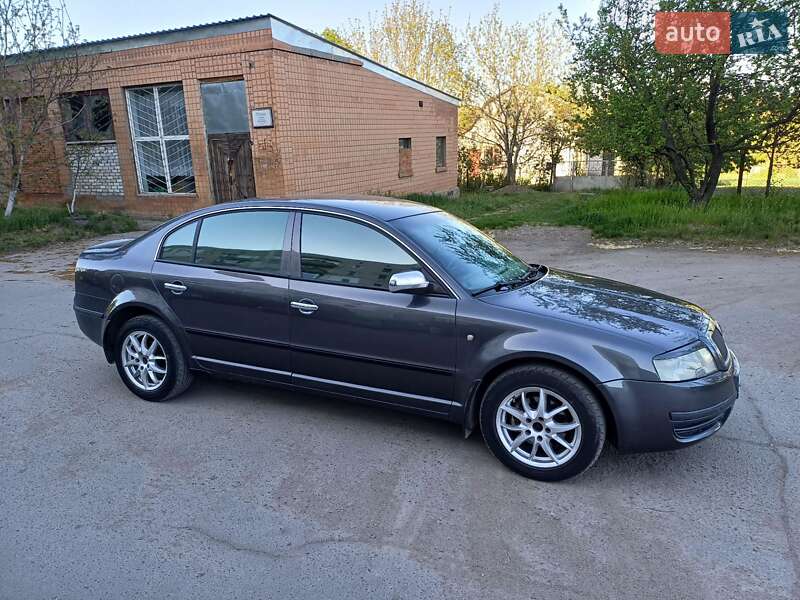 Лифтбек Skoda Superb 2003 в 