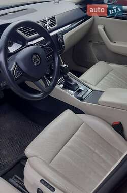 Лифтбек Skoda Superb 2016 в 