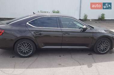 Лифтбек Skoda Superb 2016 в 