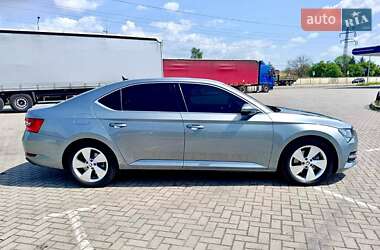 Лифтбек Skoda Superb 2019 в 