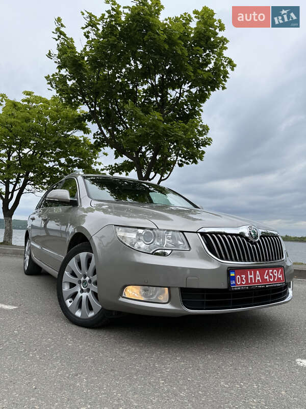 Універсал Skoda Superb 2011 в Бурштині