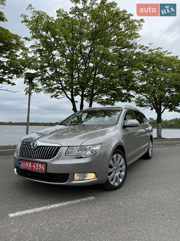 Універсал Skoda Superb 2011 в Бурштині