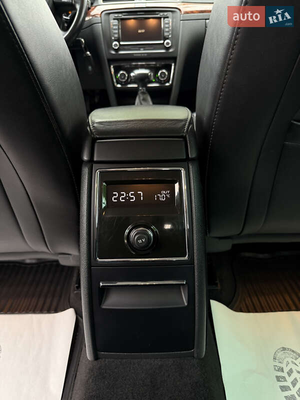 Універсал Skoda Superb 2011 в Бурштині