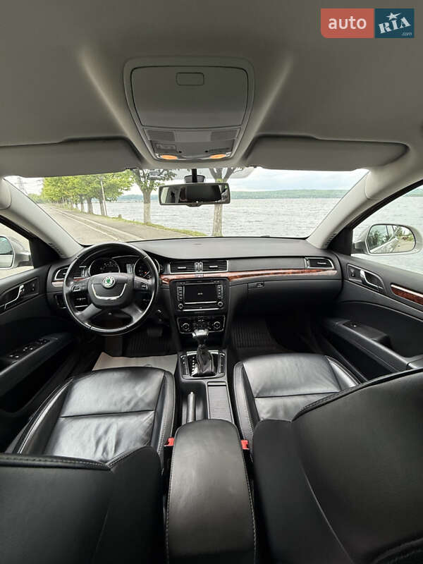 Універсал Skoda Superb 2011 в Бурштині