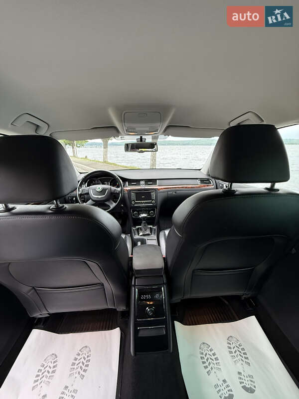 Універсал Skoda Superb 2011 в Бурштині