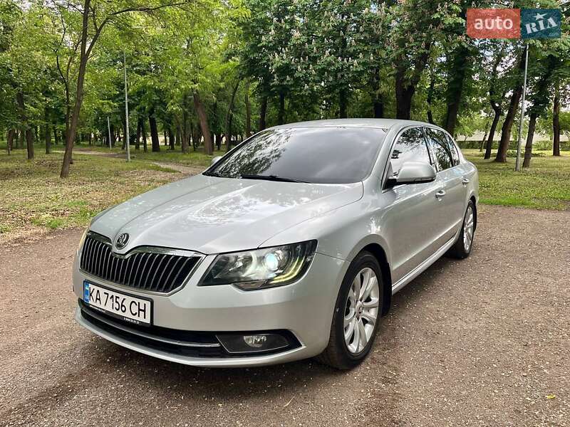 Лифтбек Skoda Superb 2013 в 
