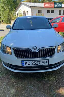 Лифтбек Skoda Superb 2013 в 