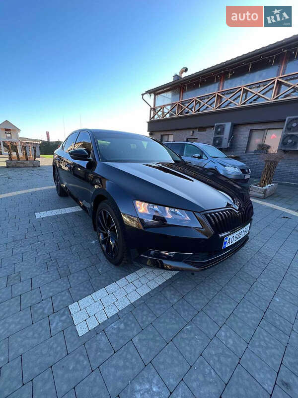 Ліфтбек Skoda Superb 2018 в 
