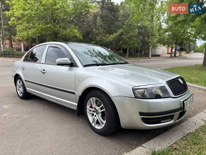 Лифтбек Skoda Superb 2003 в 