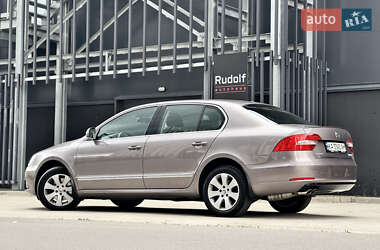 Лифтбек Skoda Superb 2014 в 