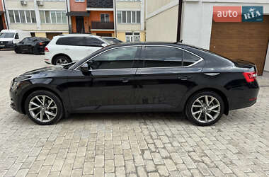 Лифтбек Skoda Superb 2019 в 