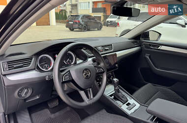 Лифтбек Skoda Superb 2019 в 