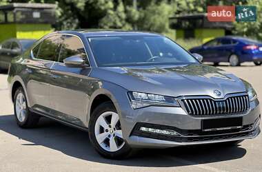 Лифтбек Skoda Superb 2023 в 