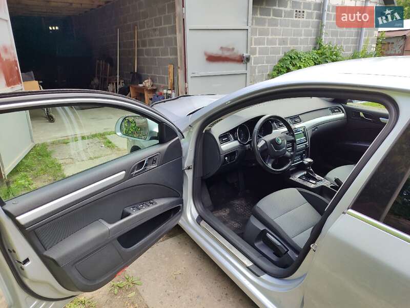 Лифтбек Skoda Superb 2012 в Каневе