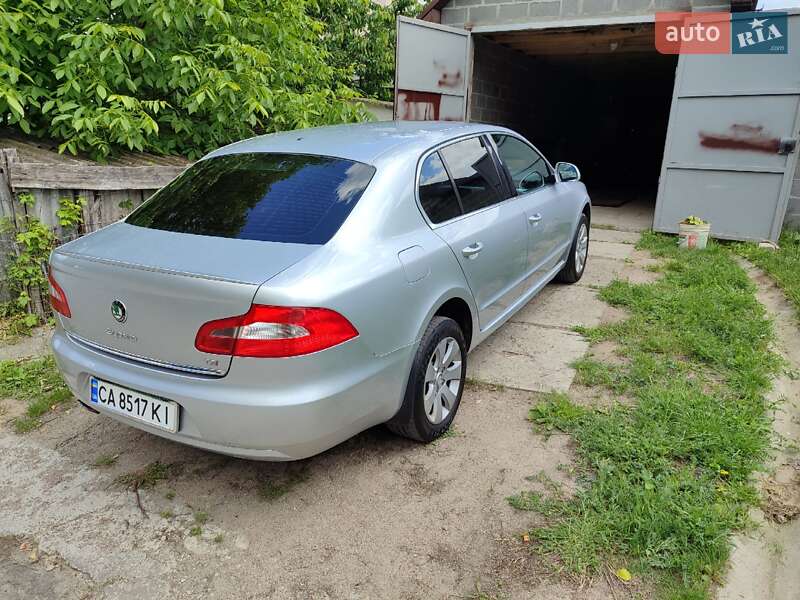 Лифтбек Skoda Superb 2012 в Каневе