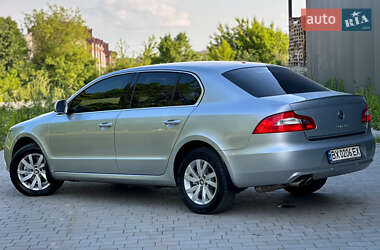 Лифтбек Skoda Superb 2013 в 