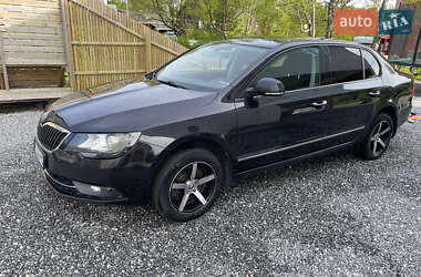Лифтбек Skoda Superb 2013 в 