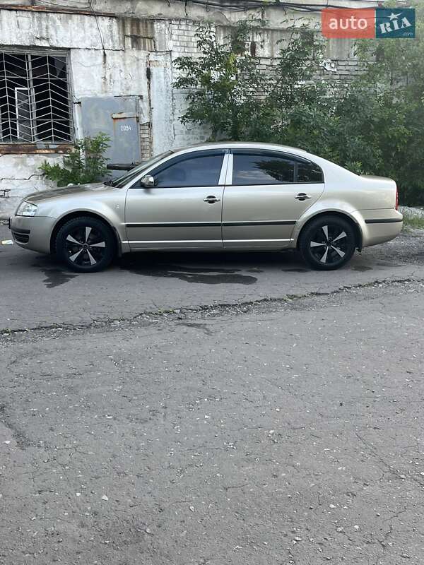 Лифтбек Skoda Superb 2006 в Каменском