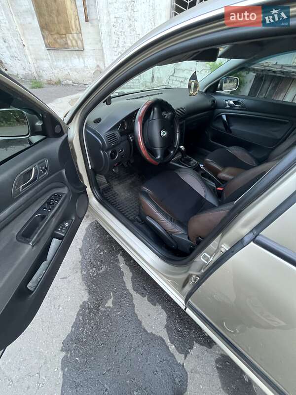 Лифтбек Skoda Superb 2006 в Каменском