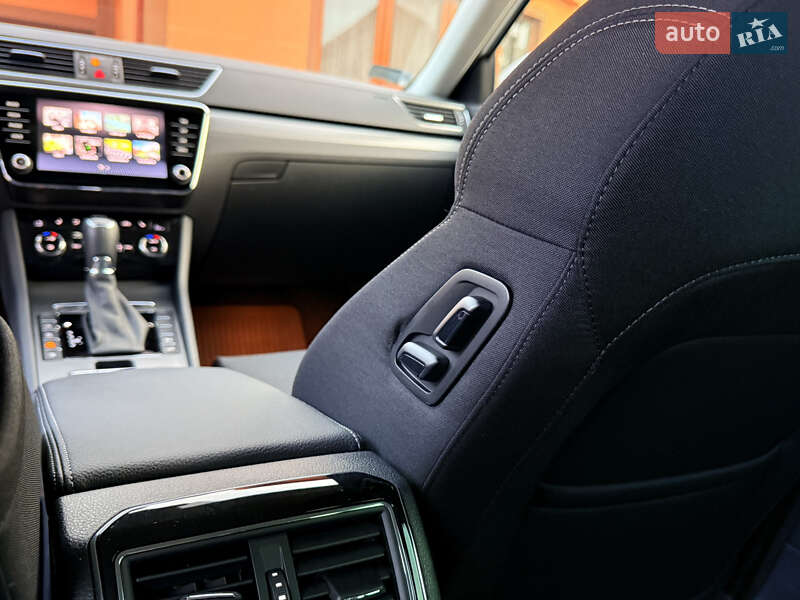 Універсал Skoda Superb 2020 в Мукачевому