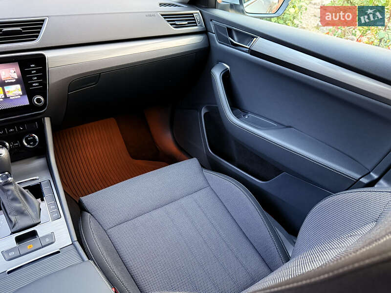 Універсал Skoda Superb 2020 в Мукачевому
