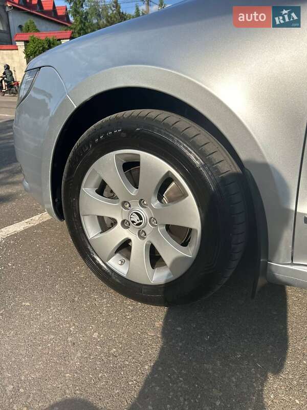 Лифтбек Skoda Superb 2013 в Доброславе