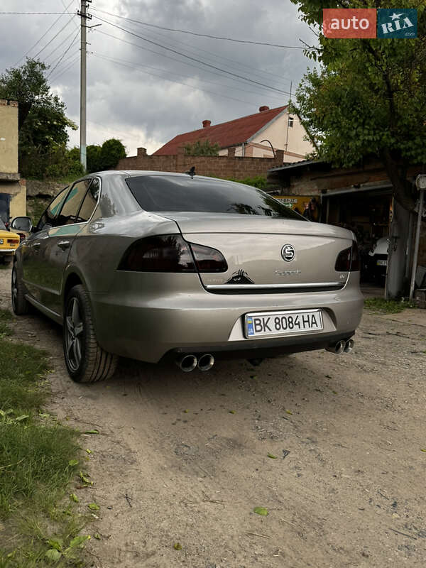 Ліфтбек Skoda Superb 2011 в Рівному