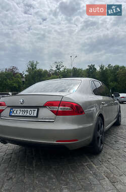 Лифтбек Skoda Superb 2013 в 
