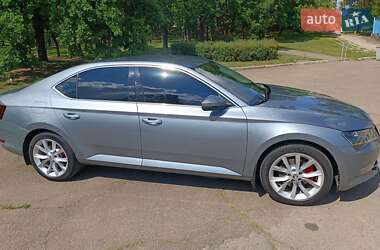 Лифтбек Skoda Superb 2016 в 