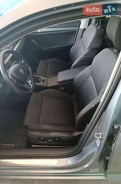 Лифтбек Skoda Superb 2016 в 