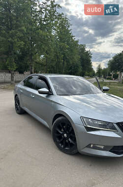 Лифтбек Skoda Superb 2016 в 