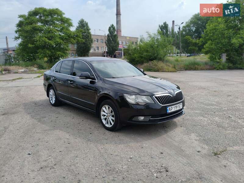 Лифтбек Skoda Superb 2013 в 