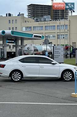Лифтбек Skoda Superb 2016 в 