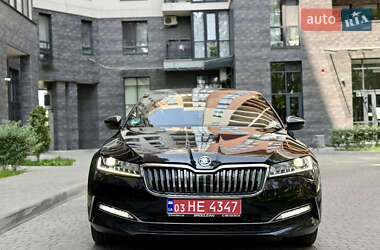 Лифтбек Skoda Superb 2022 в 