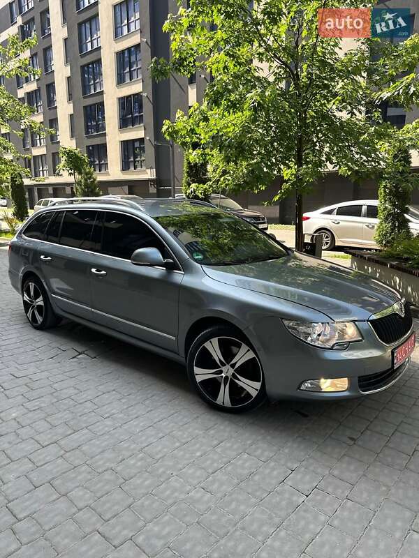 Универсал Skoda Superb 2010 в Ивано-Франковске