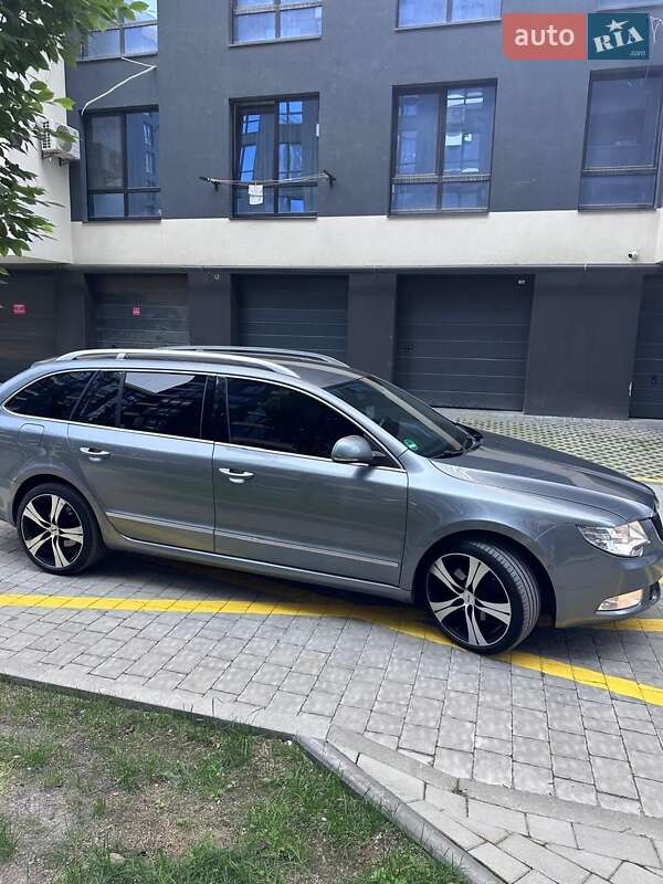 Универсал Skoda Superb 2010 в Ивано-Франковске
