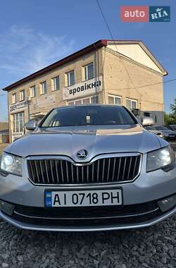 Лифтбек Skoda Superb 2013 в 