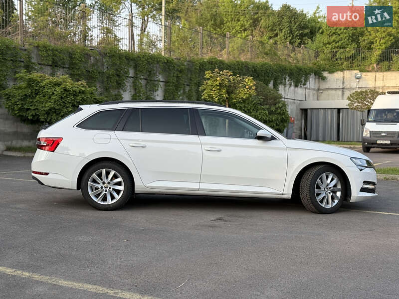Универсал Skoda Superb 2021 в Ровно