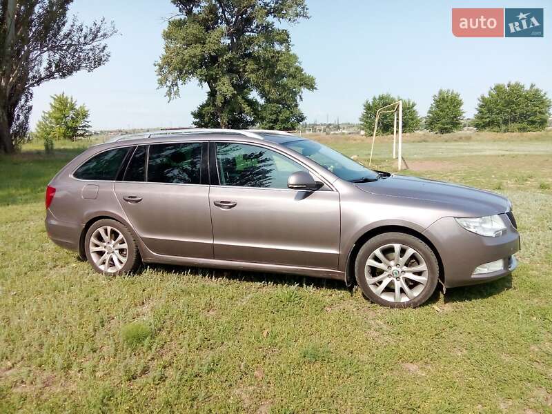 Универсал Skoda Superb 2012 в Раздельной
