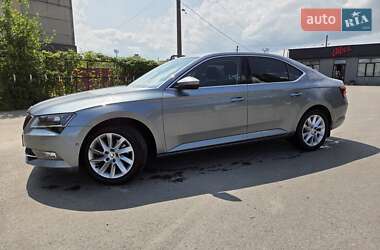 Лифтбек Skoda Superb 2016 в 