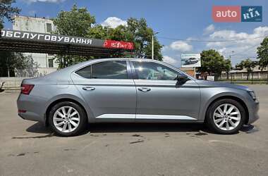 Лифтбек Skoda Superb 2016 в 